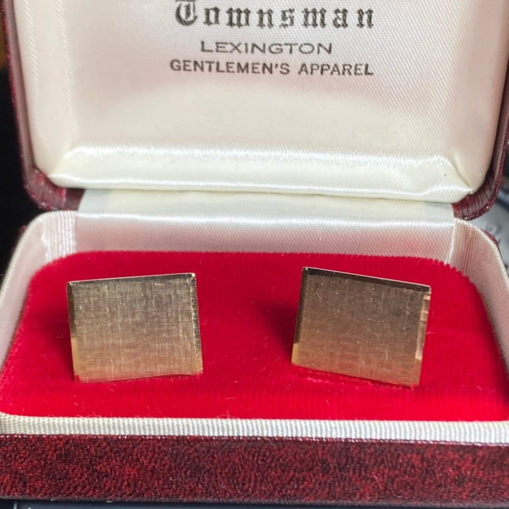Vtg gold cufflinks in original box - by Townsend